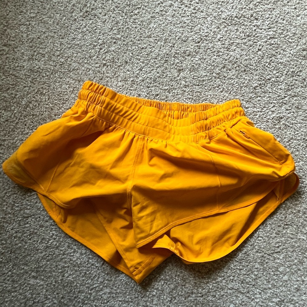 RARE Lululemon Hotty Hot lined 2.5 length in Clementine Orange